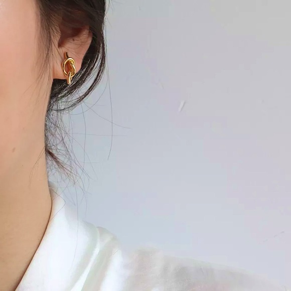 “Tie the Knot” Pretzel Twist Minimalist Gold Stud Dainty Bridesmaid/Gift Earring - Picture 7 of 9